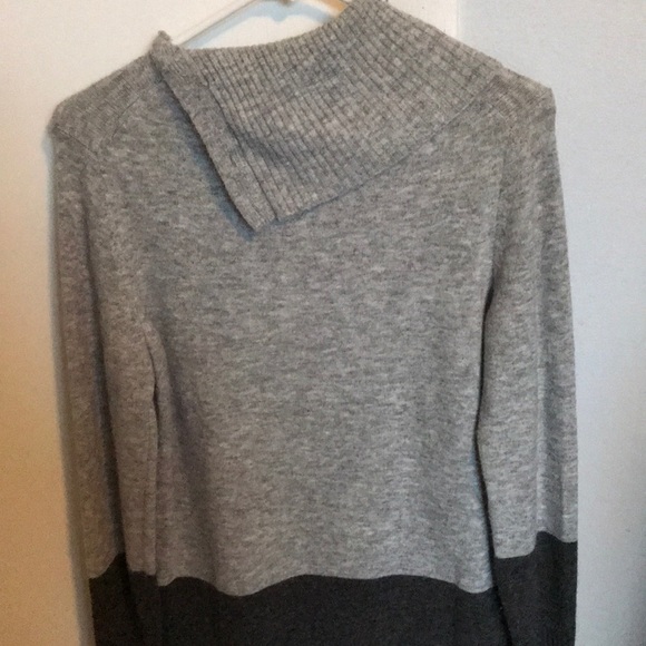 Color block turtleneck - Picture 2 of 2